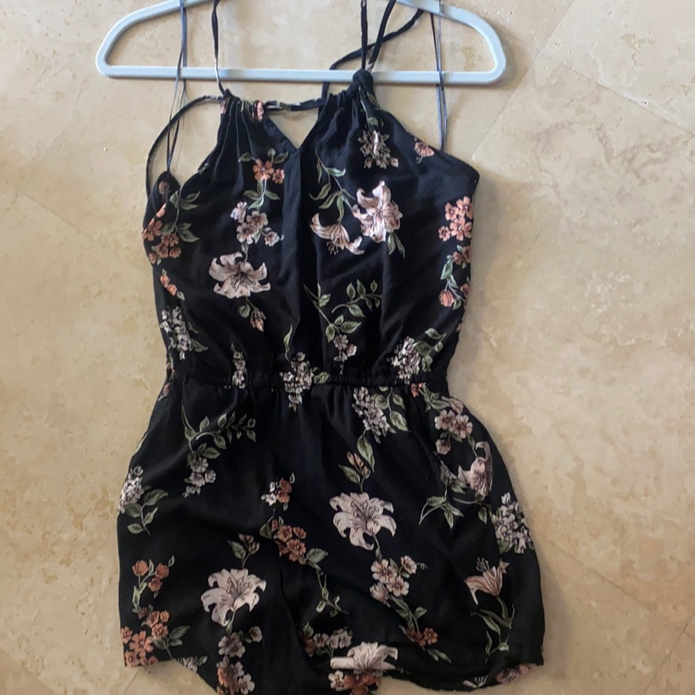 FLOWY ROMPER